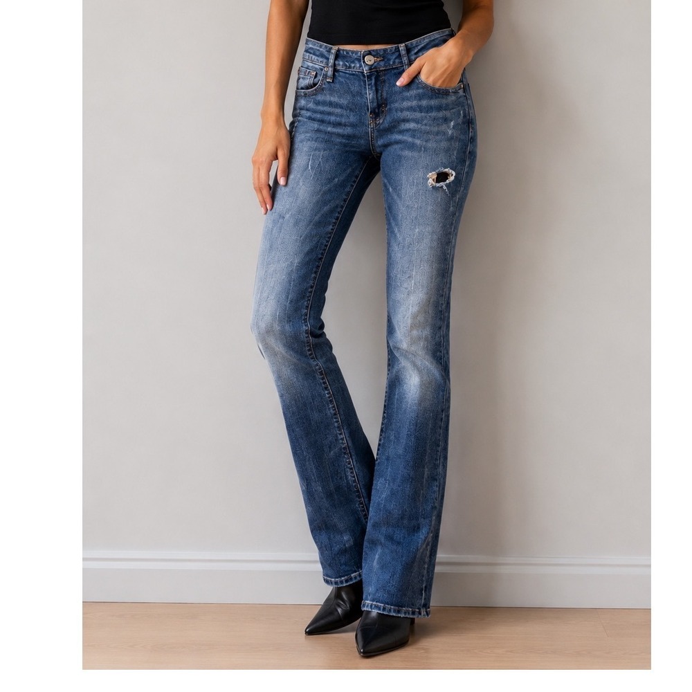 Decree Women Size 9 Blue Distressed Bootcut Jeans Mid Rise Denim Casual Y2K